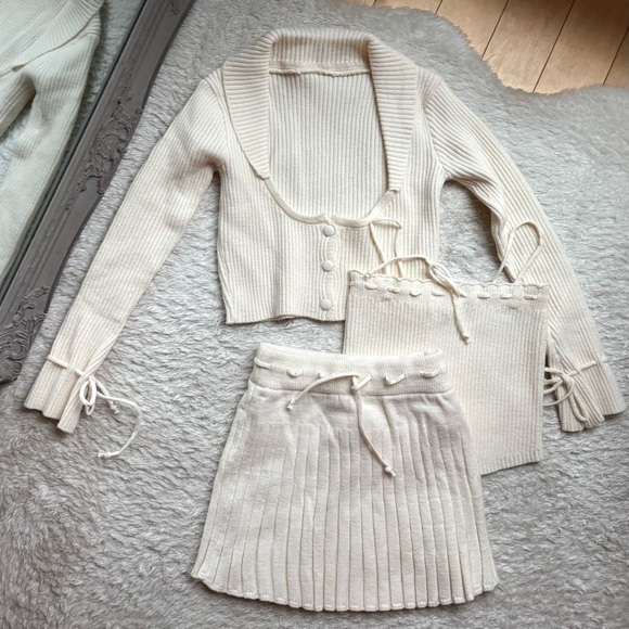 New Co-ord Skirt Knit Set Sweater Ivory Cream Beige Pleated Button Tank Mini - Picture 16 of 16